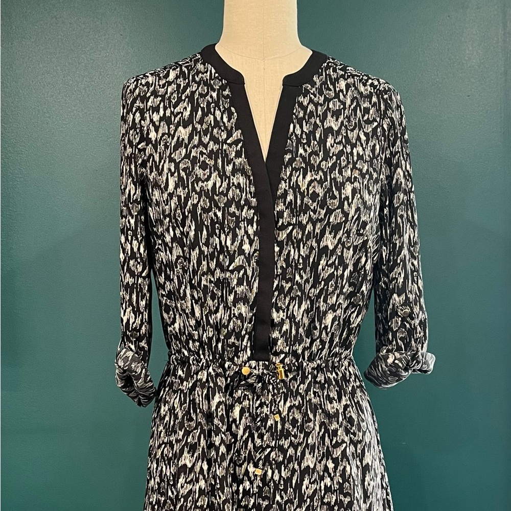 H&M above the knee length dress with 3/4 sleeves, drawstring waist.